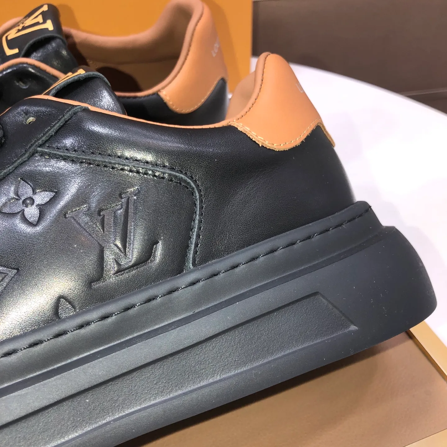 Men's shoes 💰480💰[LOUIS VUITTON] Original order price (water-dyed cowhide lining) new model 🍀LV Louis Vuitton * - top version of LV classic trendy shoes! Made of imported original cowhide, water-dyed cowhide lining, and original wear-resistant rubber outsole! High quality products! Code number 38-45 (45 is custom-made and cannot be returned or exchanged)